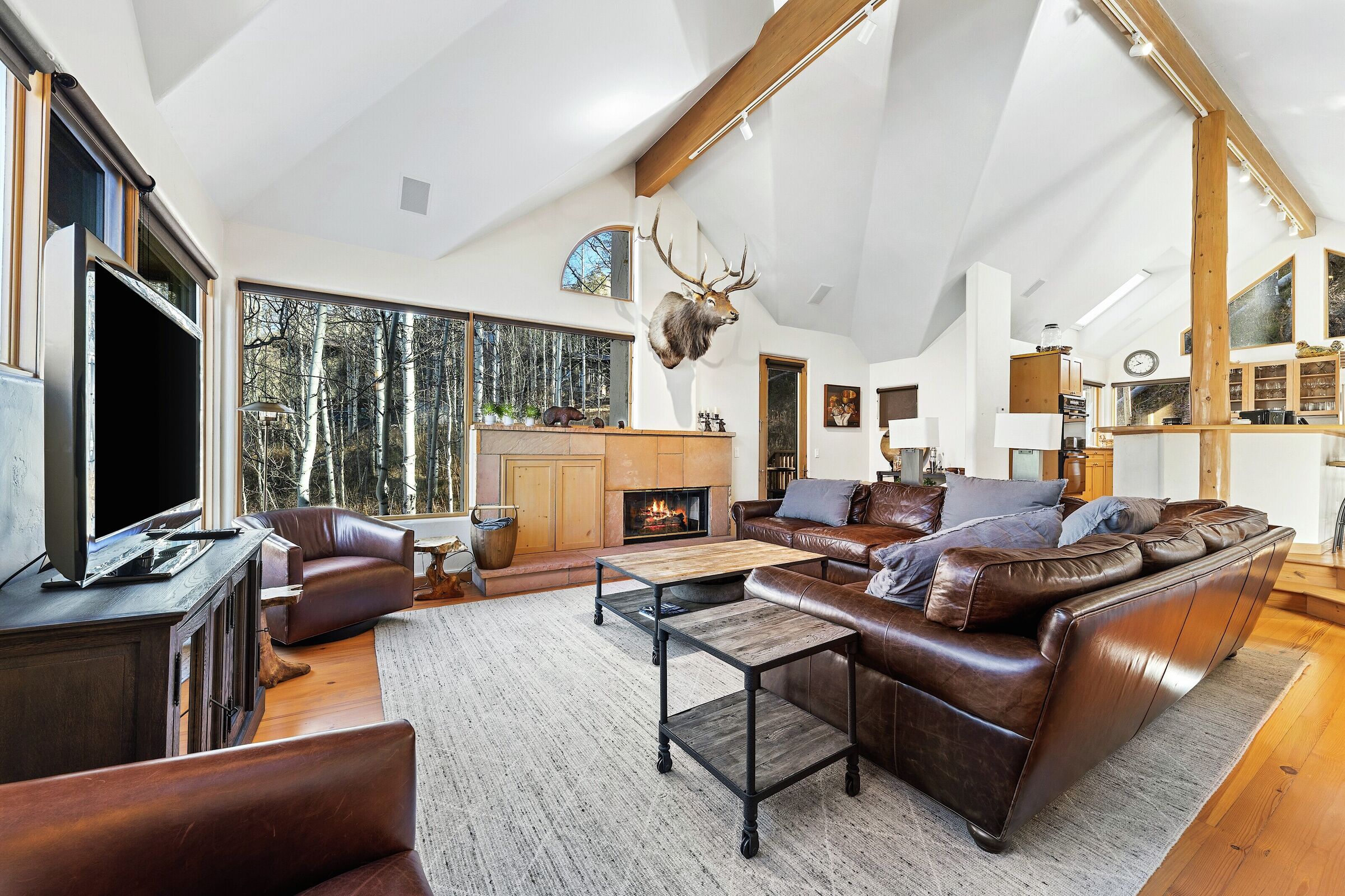 Fox Trail - 4 Bdrm - Living Area
