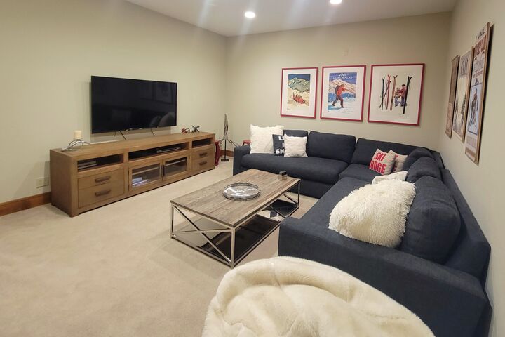 Redwood East - 4 Bdrm HT - Den
