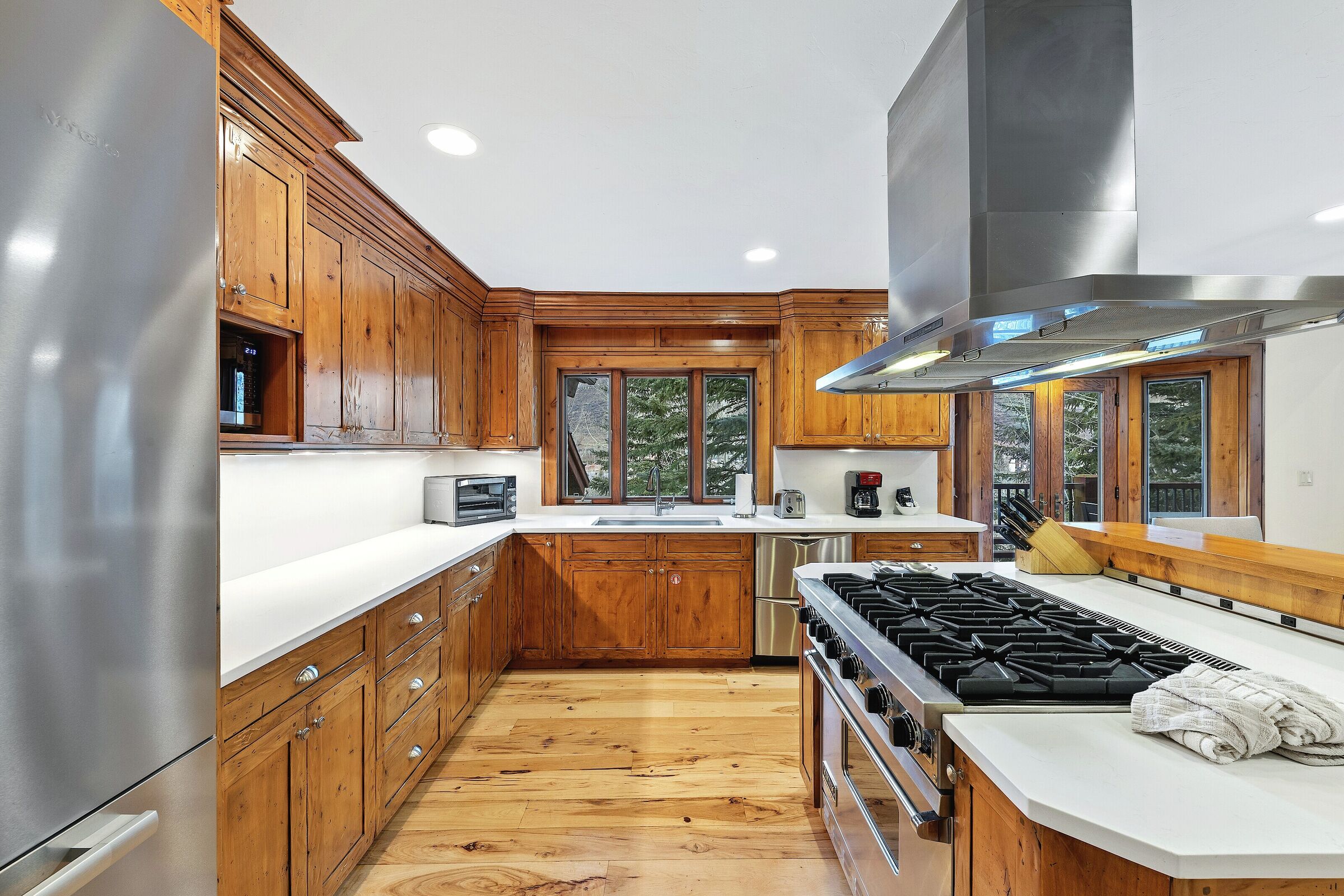 Redwood East - 4 Bdrm HT - Kitchen