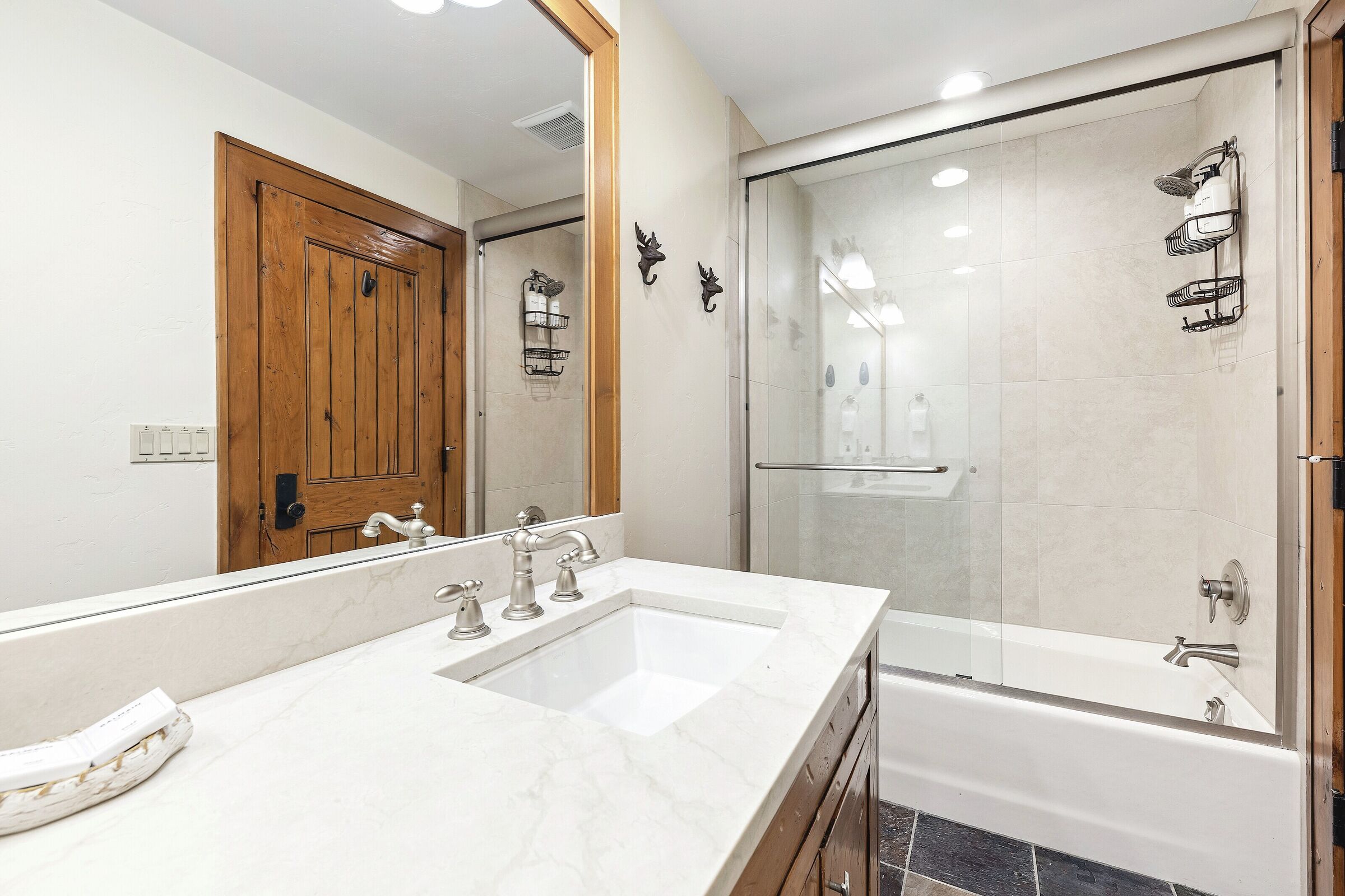Redwood East - 4 Bdrm HT - Bathroom