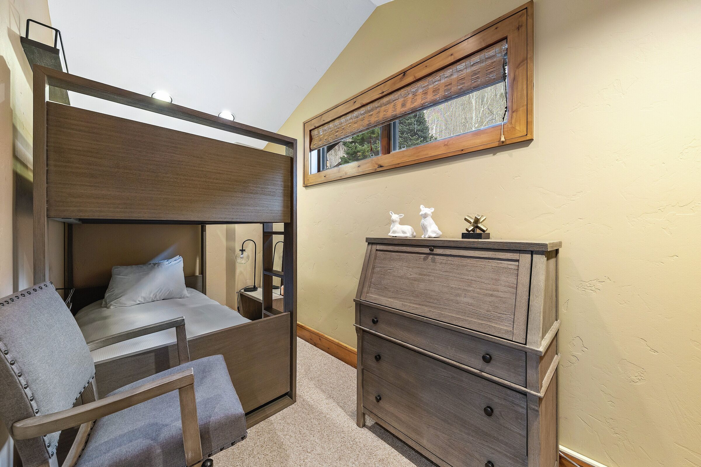Redwood East - 4 Bdrm HT - Sleeping Area off Master Bedroom