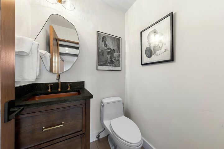 Cascade  Meadow - 5 Bdrm HT - Half Bathroom