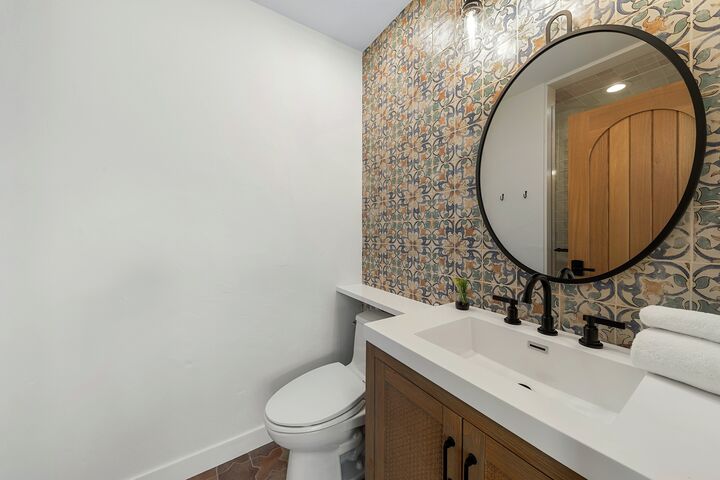 Cascade  Meadow - 5 Bdrm HT - Ensuite Bathroom