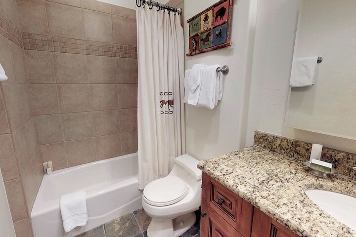 Ski Bridge North - 5 Bdrm Home - Ensuite Bathroom