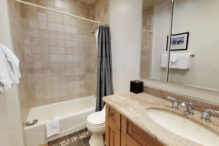 Ski Bridge North - 5 Bdrm Home - Ensuite Bathroom