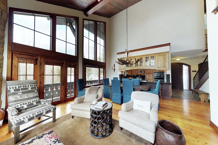 Ski Bridge North - 5 Bdrm Home - Living Area