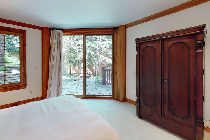 Horseshoe Hideaway - 6 Bdrm HT - Bedroom