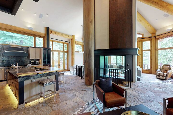 Horseshoe Hideaway - 6 Bdrm HT - Living Area