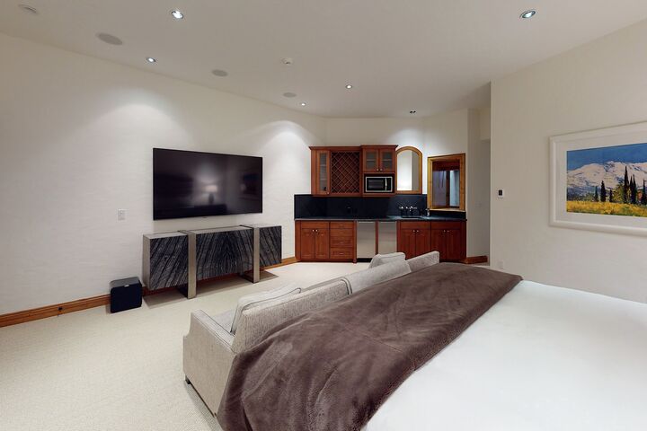 Horseshoe Hideaway - 6 Bdrm HT - Second Master Bedroom