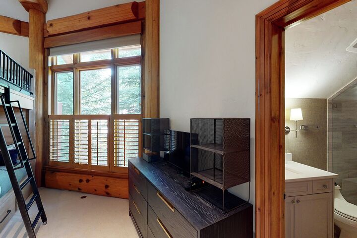 Horseshoe Hideaway - 6 Bdrm HT - Bedroom