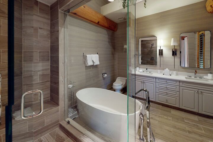 Horseshoe Hideaway - 6 Bdrm HT - Master Ensuite Bathroom