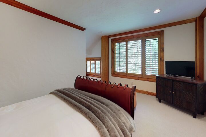 Horseshoe Hideaway - 6 Bdrm HT - Bedroom