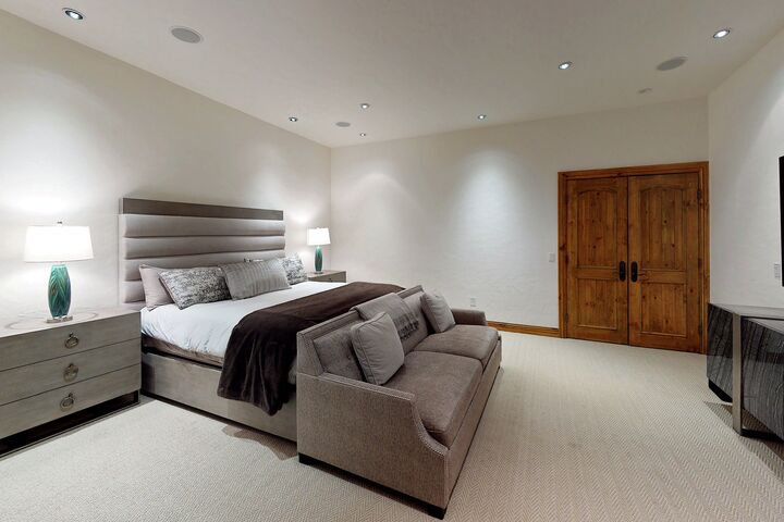 Horseshoe Hideaway - 6 Bdrm HT - Second Master Bedroom