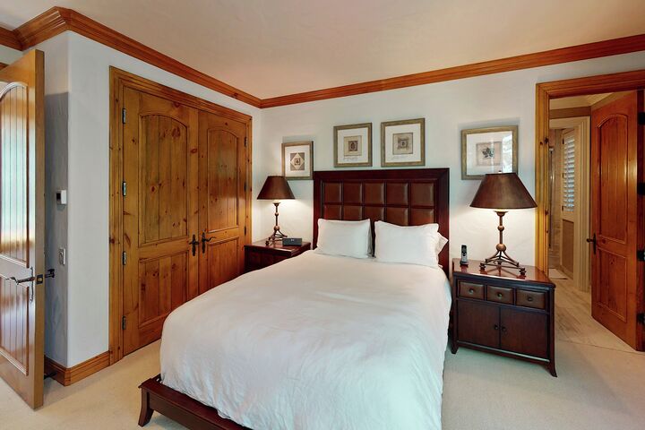 Horseshoe Hideaway - 6 Bdrm HT - Bedroom