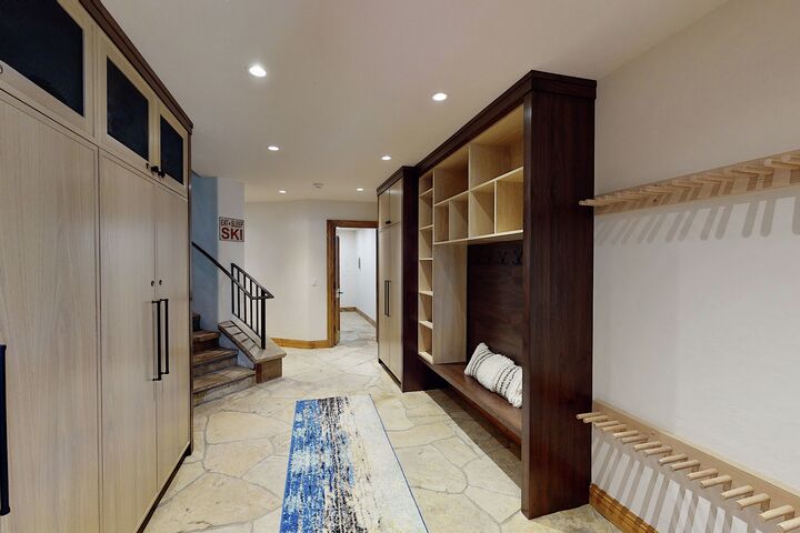 Horseshoe Hideaway - 6 Bdrm HT - Ski Room