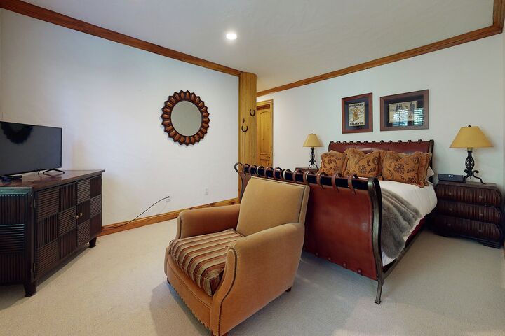 Horseshoe Hideaway - 6 Bdrm HT - Bedroom