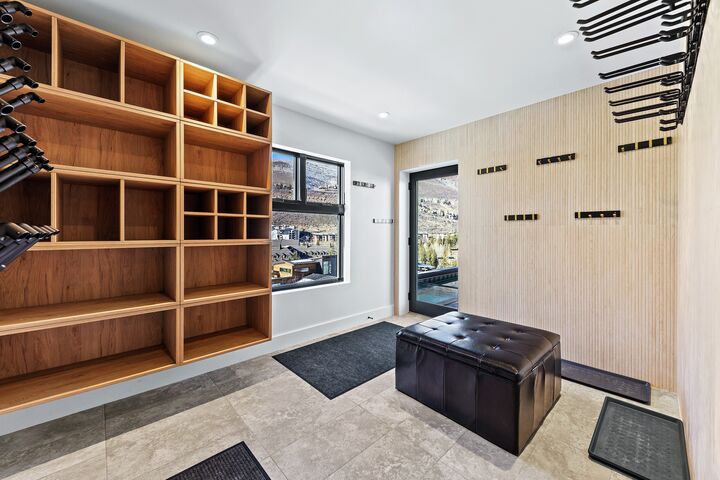 The Haven - 6 Bdrm HT & Pool - Ski Storage