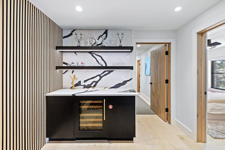 The Haven - 6 Bdrm HT & Pool - Den