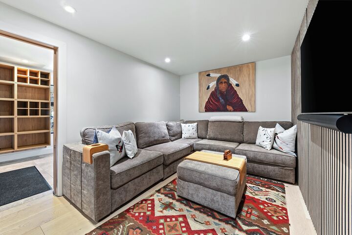 The Haven - 6 Bdrm HT & Pool - Den