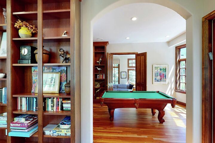 Chateau Hadarian - 9 Bdrm HT - Games Room