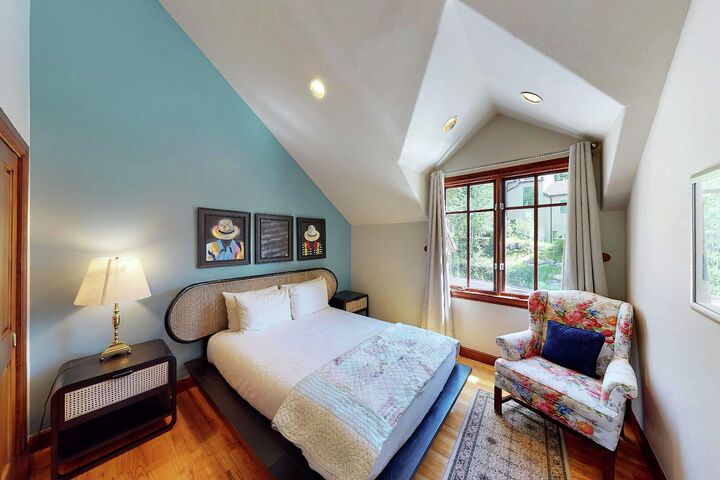 Chateau Hadarian - 9 Bdrm HT - Bedroom