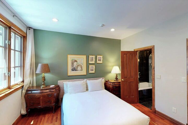 Chateau Hadarian - 9 Bdrm HT - Bedroom