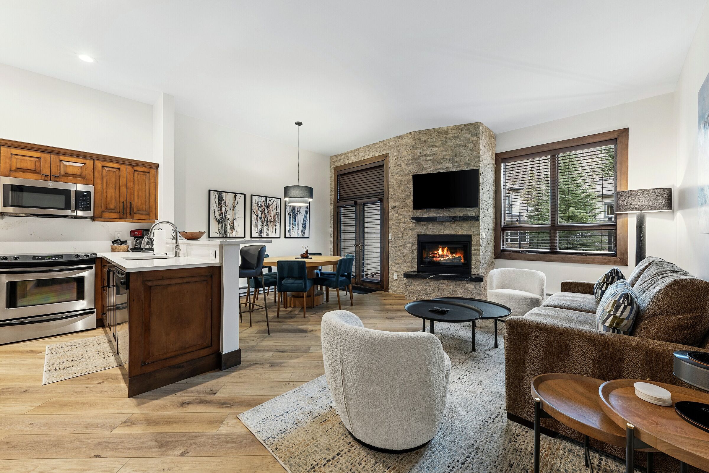 Living Area, Dining Area & Kitchen