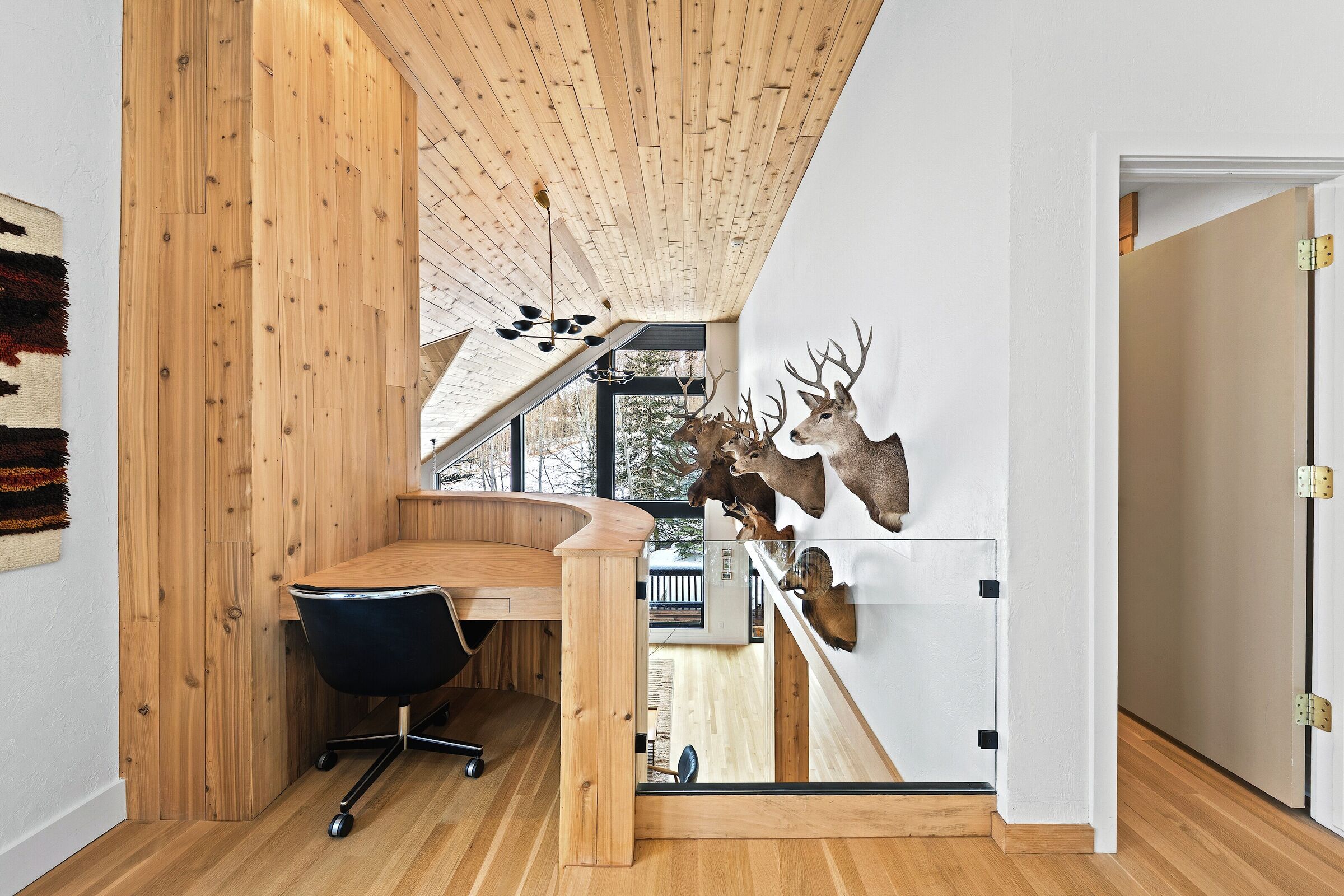 Master Bedroom Entryway with Desk