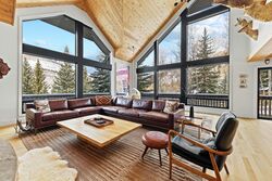 Forest Trail - 5 Bdrm HT - Living Area