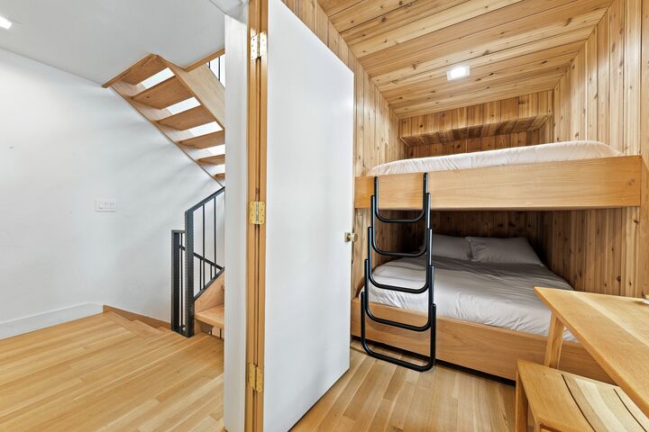 Forest Trail - 5 Bdrm HT - Bedroom