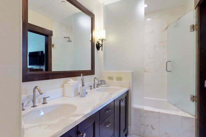 #519 - Ensuite Bathroom