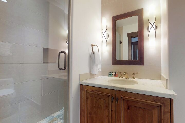 #513 - Bathroom
