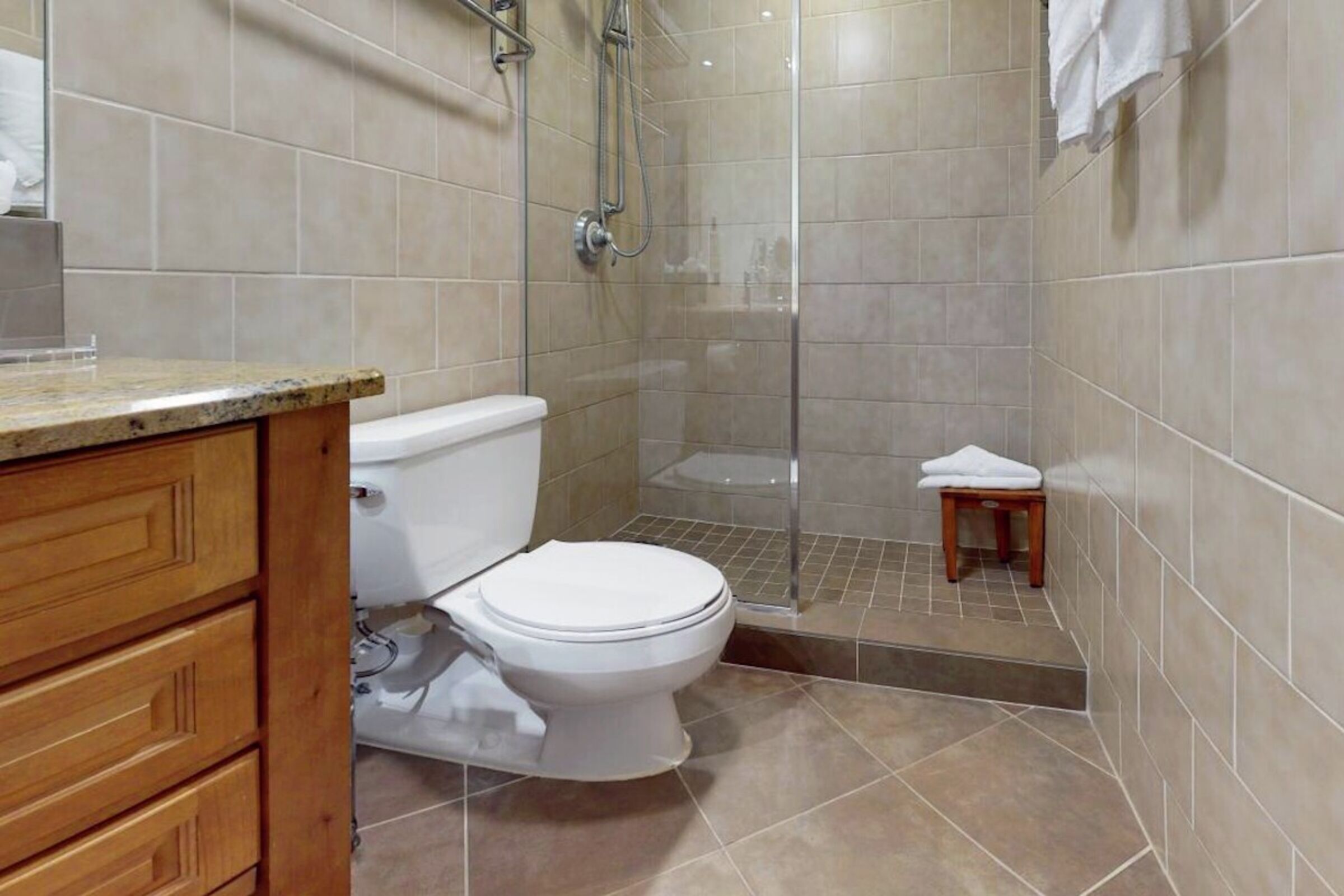 #405 - Master Ensuite Bathroom