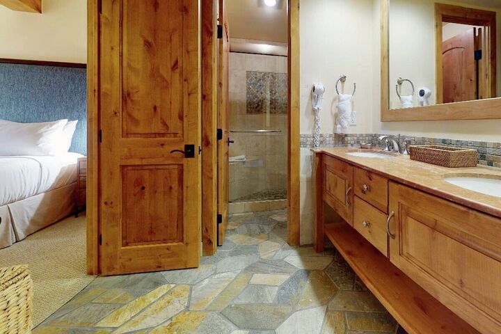 #102 - Master Ensuite Bathroom