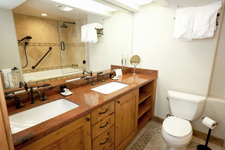 #404 - Bathroom
