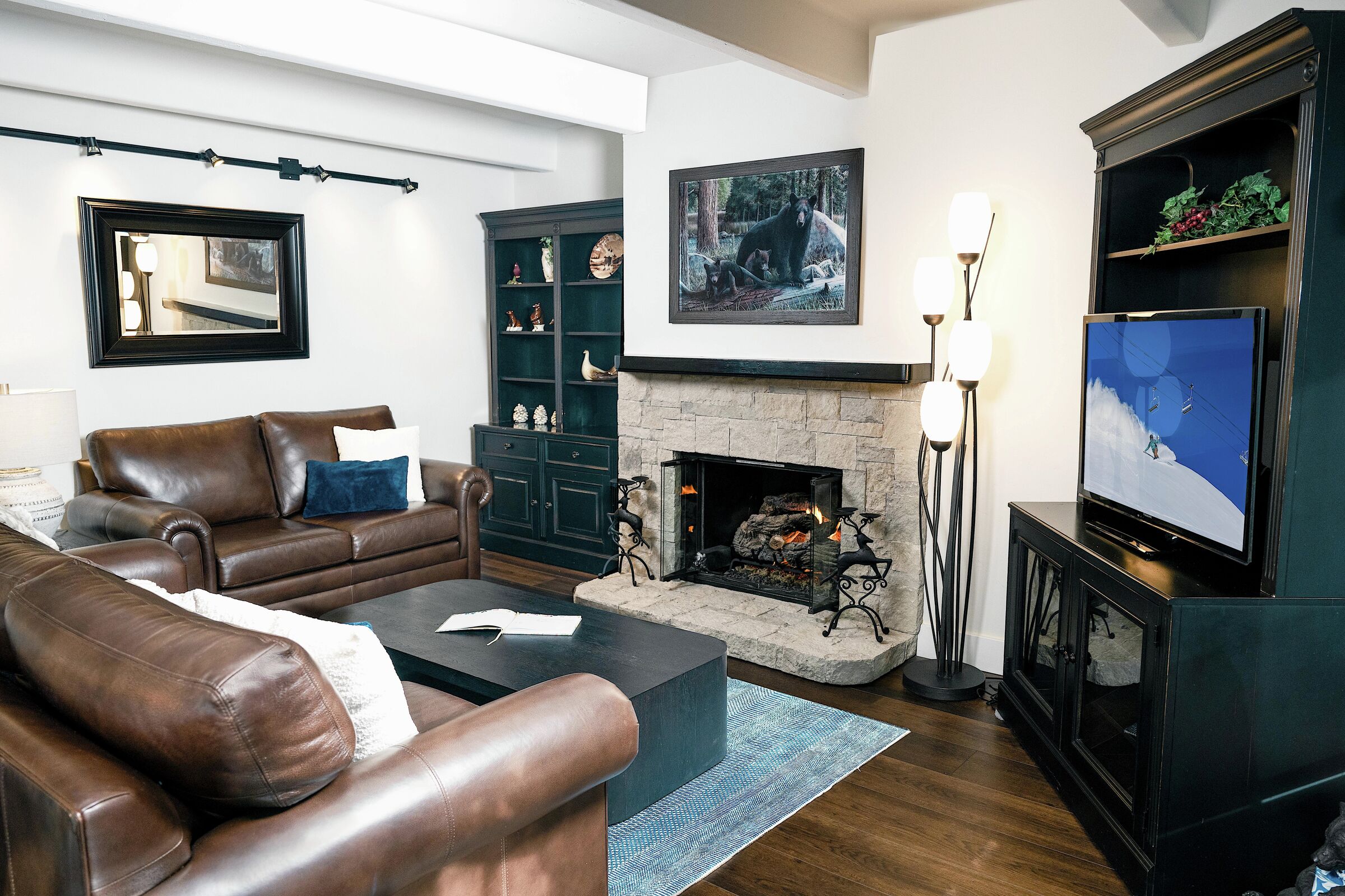 #605 - Living Area