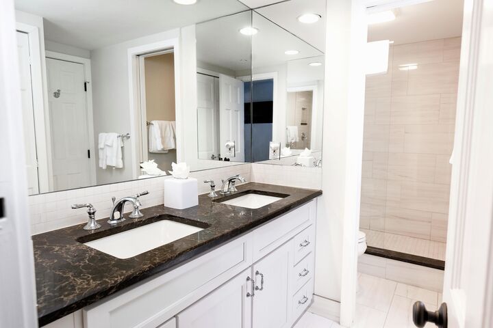#605 - Bathroom