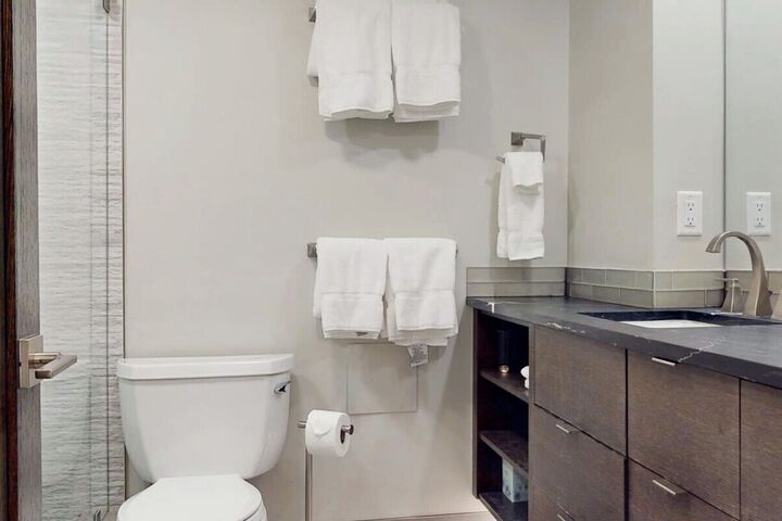 #204 - Master Ensuite Bathroom