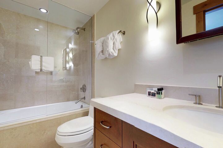 #206 - Ensuite Bathroom