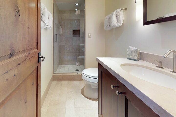 #206 - Ensuite Bathroom