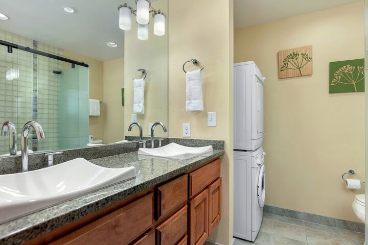 #214 - Master Ensuite Bathroom