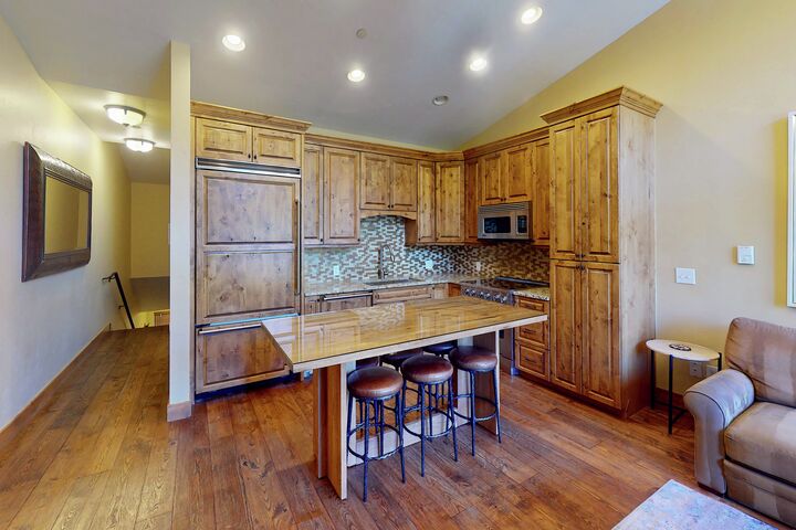#217 - Dining Area & Kitchen
