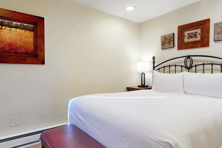 #220 - Den with Beds