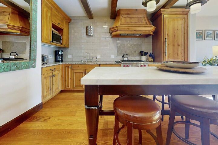 #207 - Dining Area & Kitchen