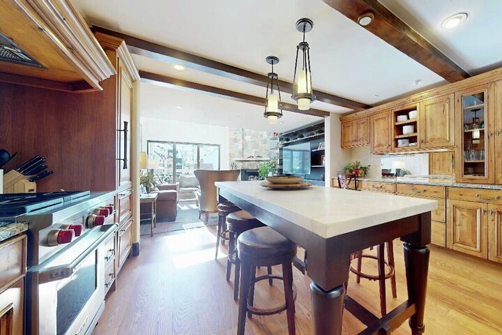 #207 - Dining Area & Kitchen