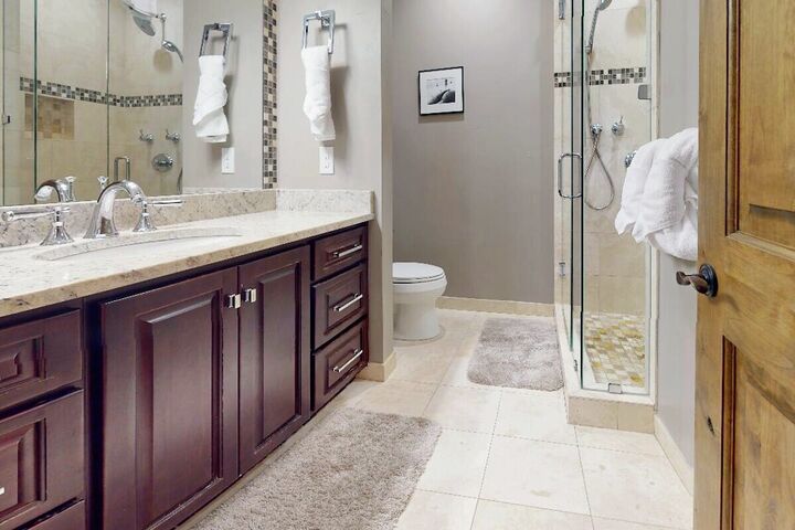 #208 - Master Ensuite Bathroom