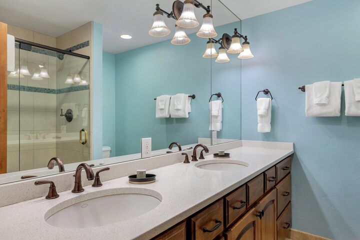 #210 - Master Ensuite Bathroom