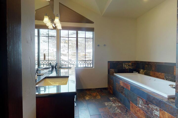 #701 - Master Ensuite Bathroom