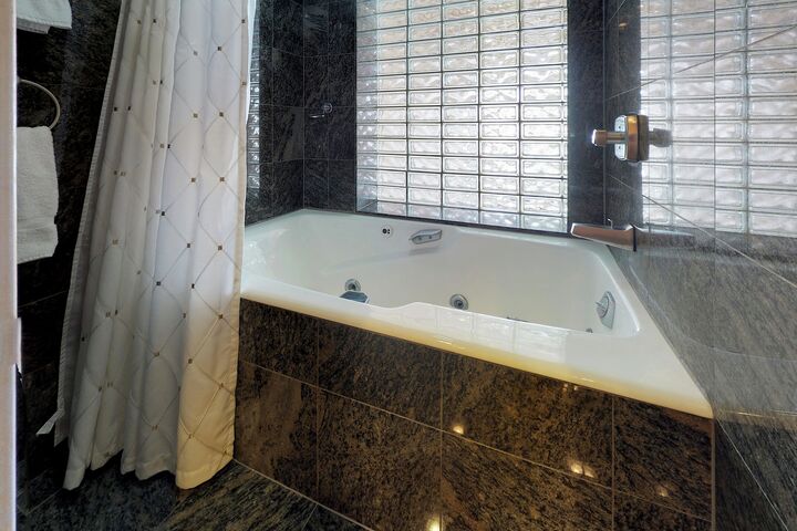Master Ensuite Bathroom