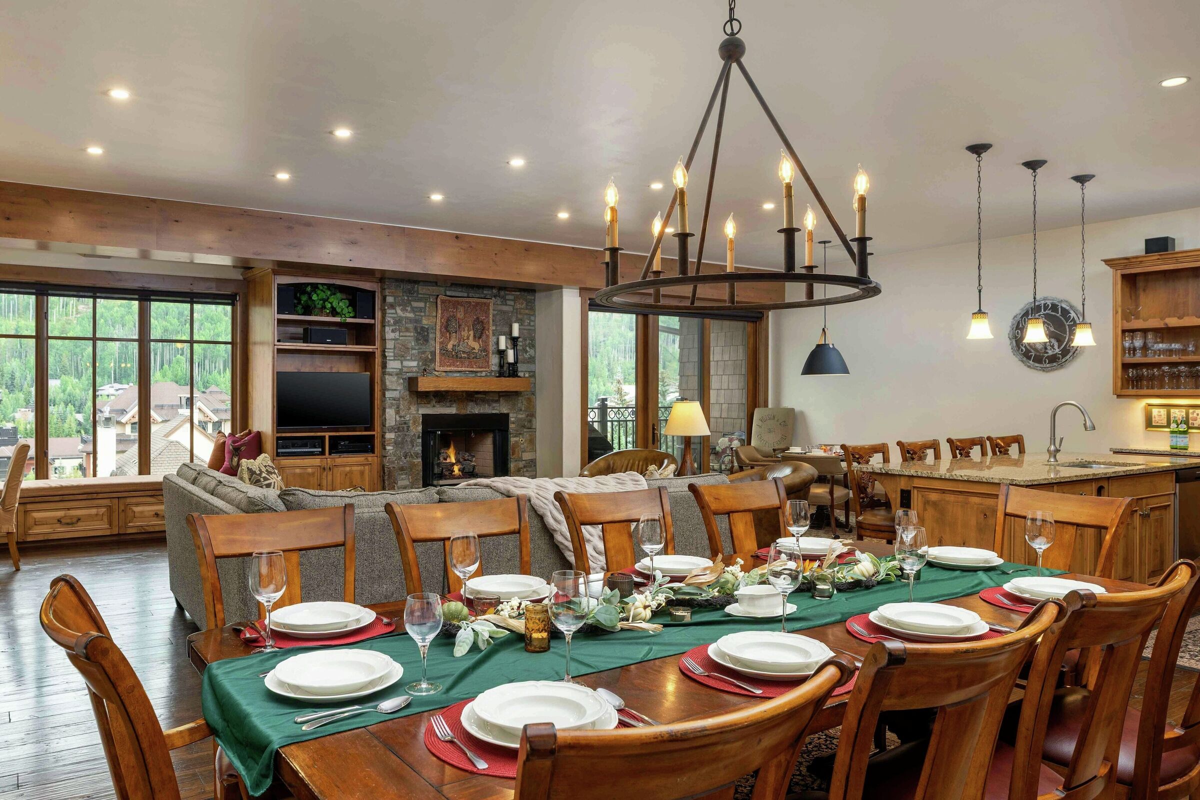 #507 - Living Area & Dining Area